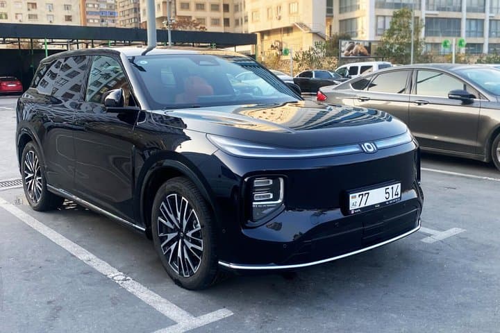 Private Baku Airport (GYD) Transfer to City or Hotel